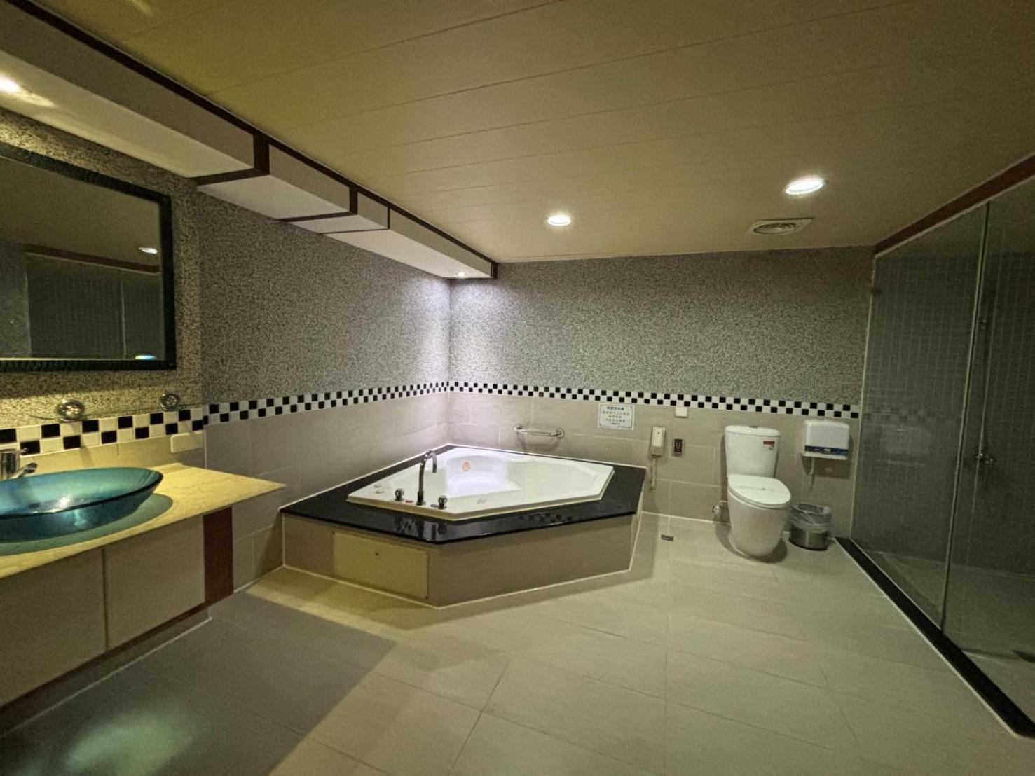 Hua Xiang Motel - Da Chang Kaohsiung Zewnętrze zdjęcie
