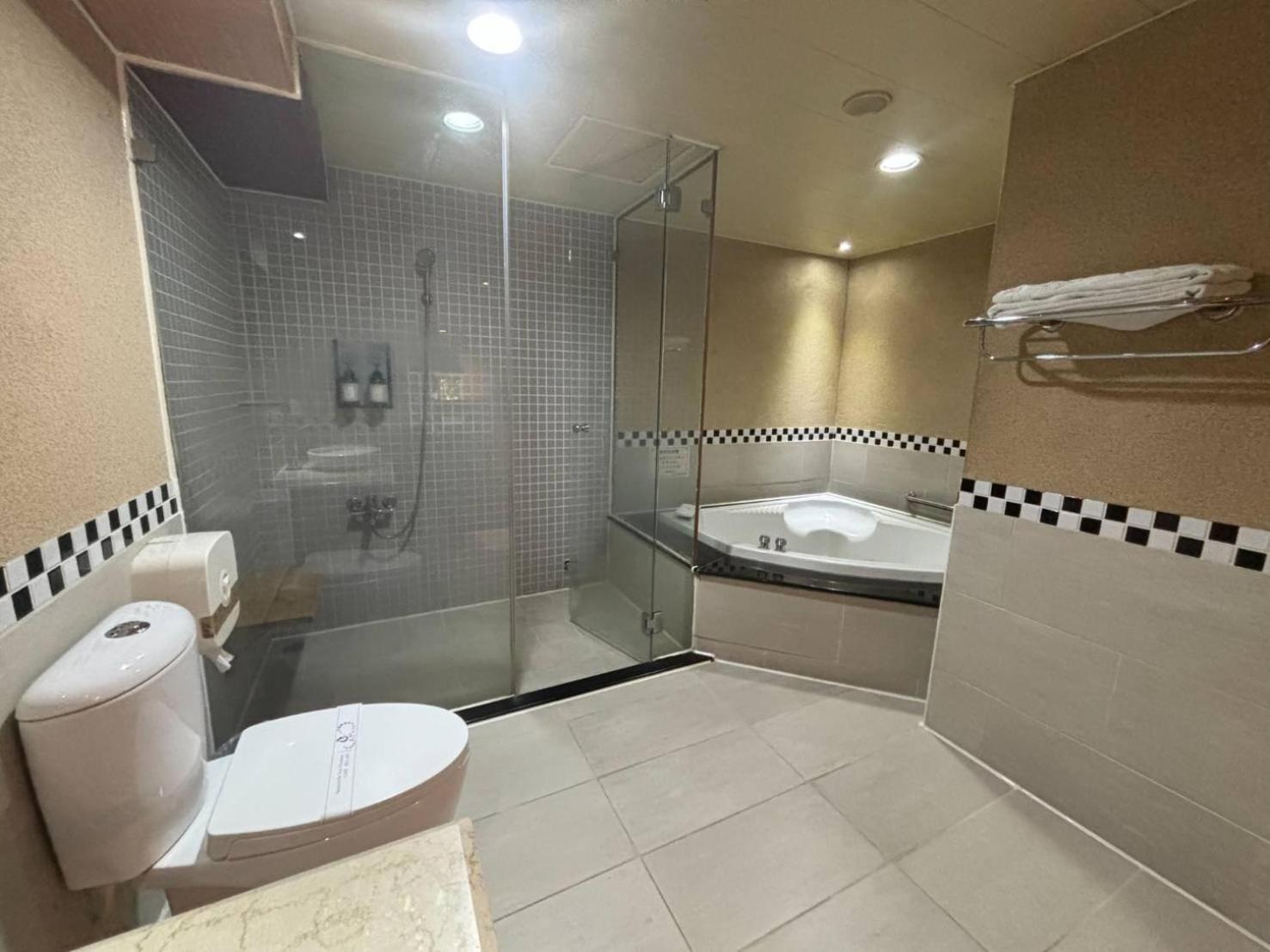 Hua Xiang Motel - Da Chang Kaohsiung Zewnętrze zdjęcie