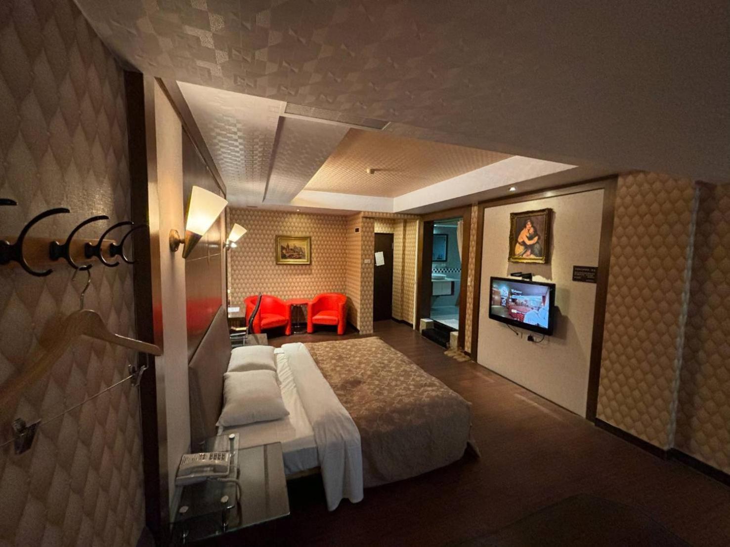 Hua Xiang Motel - Da Chang Kaohsiung Zewnętrze zdjęcie