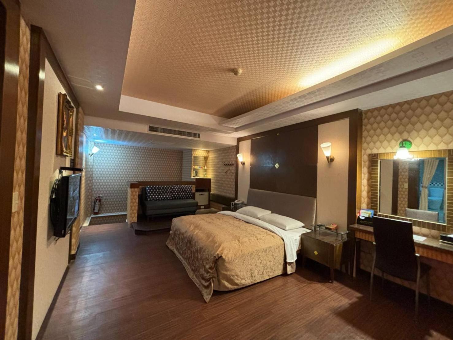 Hua Xiang Motel - Da Chang Kaohsiung Zewnętrze zdjęcie