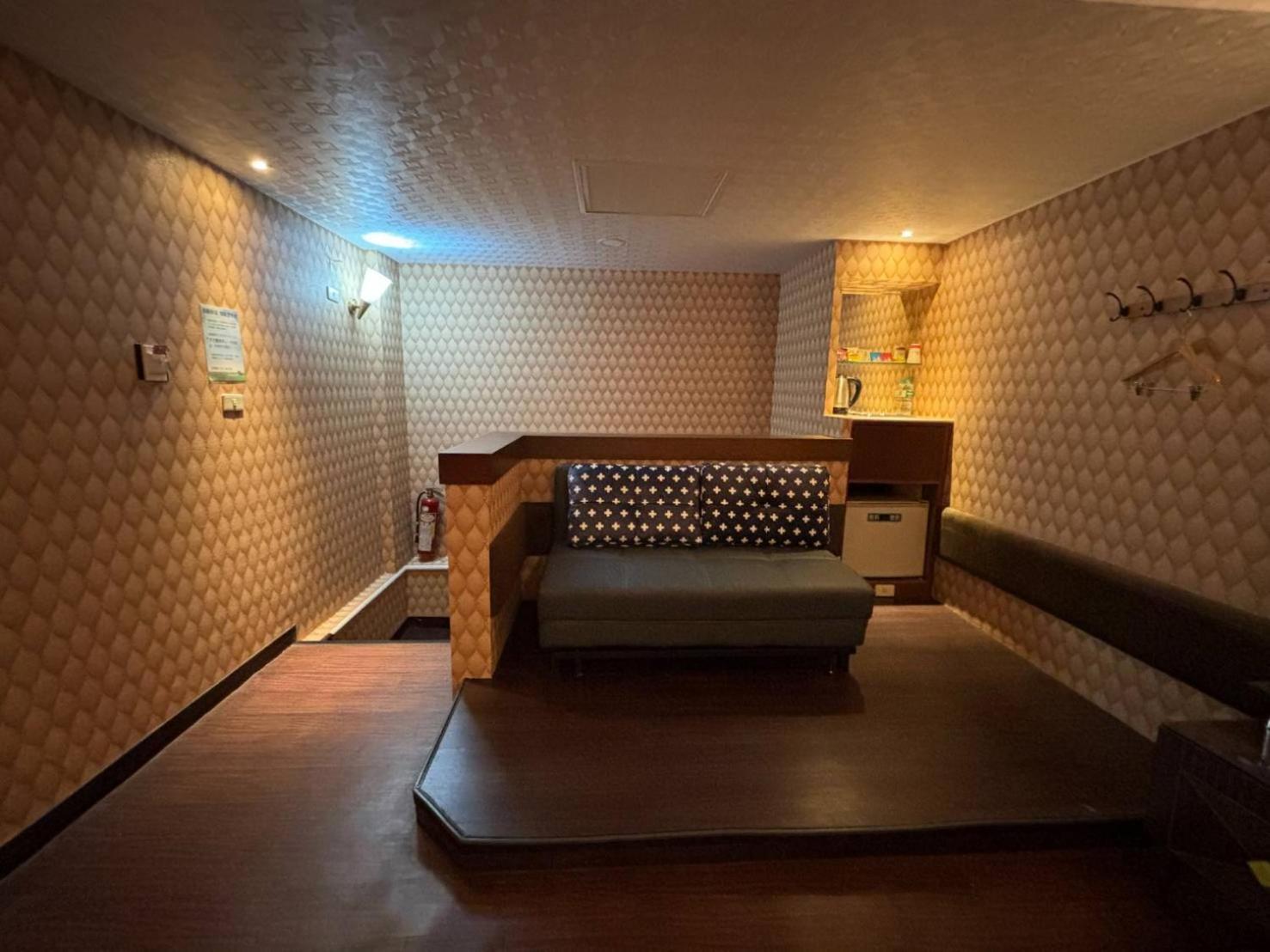 Hua Xiang Motel - Da Chang Kaohsiung Zewnętrze zdjęcie