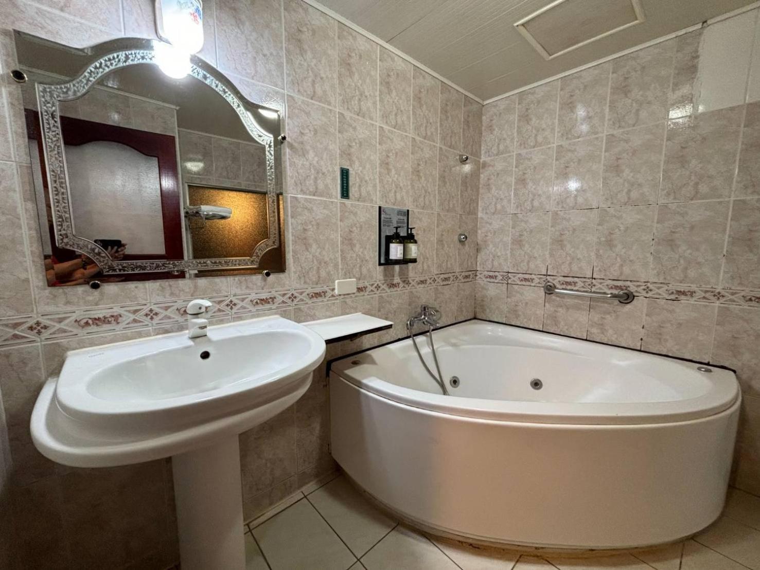 Hua Xiang Motel - Da Chang Kaohsiung Zewnętrze zdjęcie